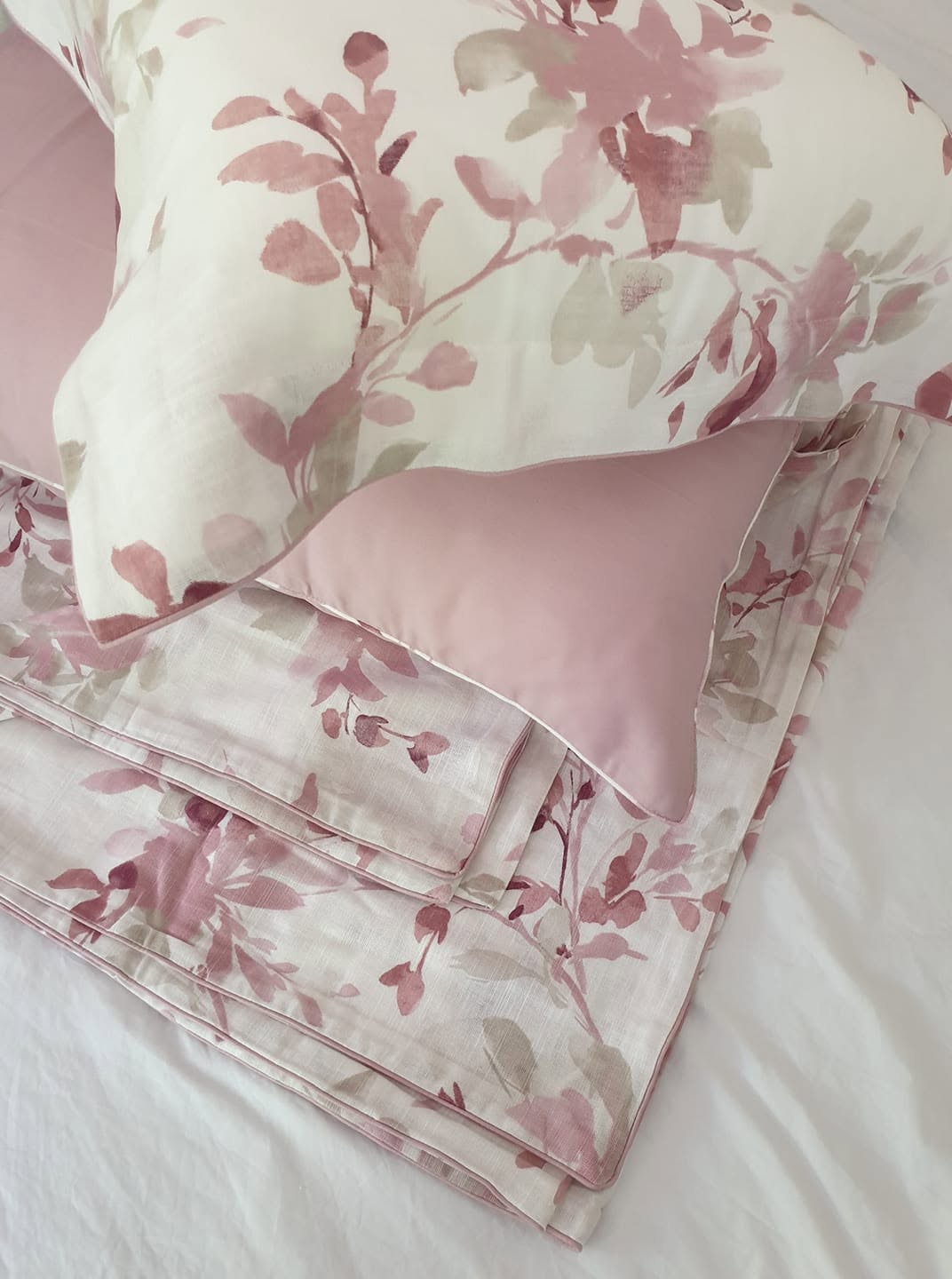 Blush floral bedding design direction