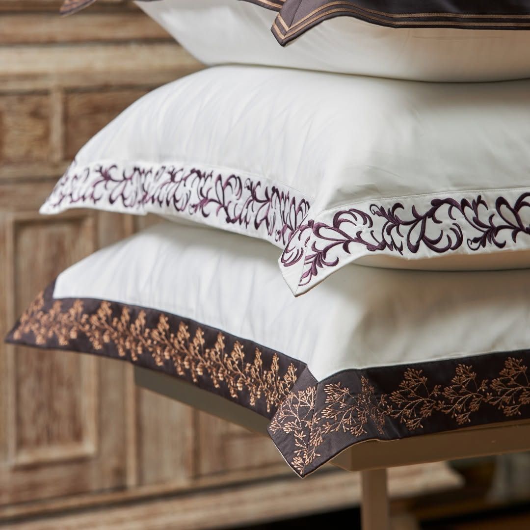 White Melchiah bedding finished with a warm amber patterned border
