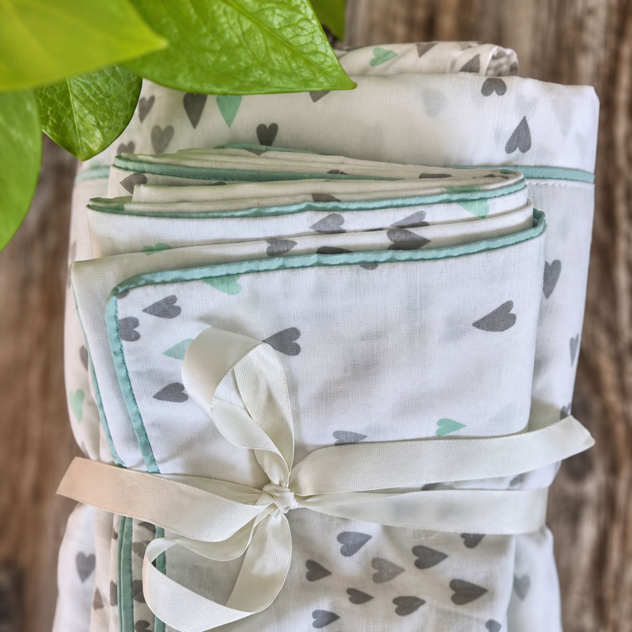Ribbon-tied Melchiah linen set printed with a soft heart motif